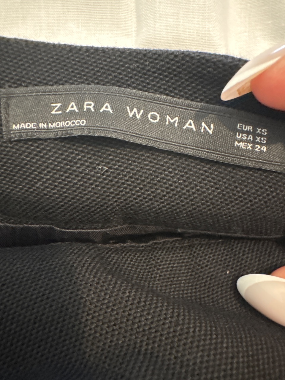 Una minigonna,marchio Zara,taglia XS