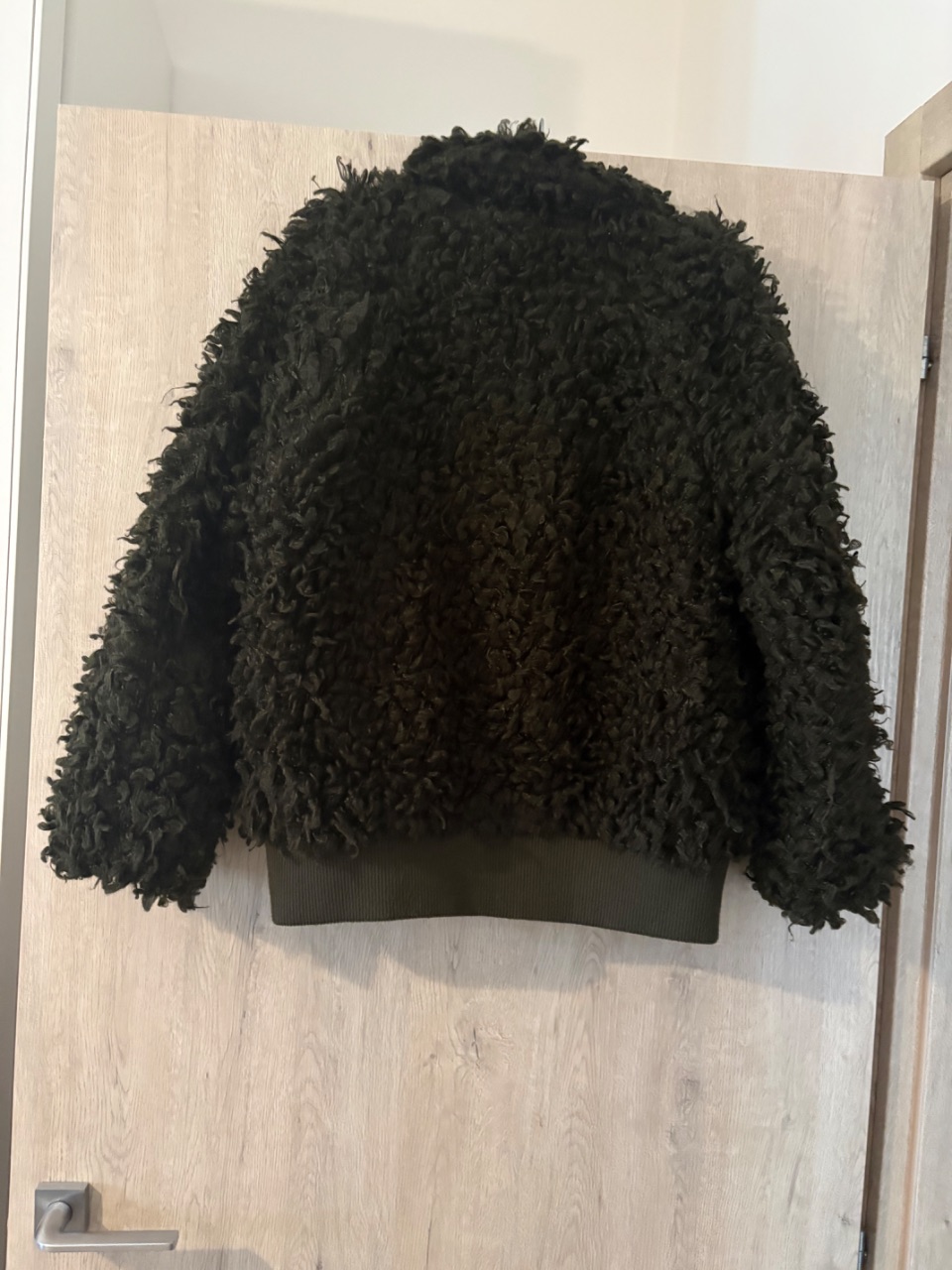Giacca moda nera pelosa