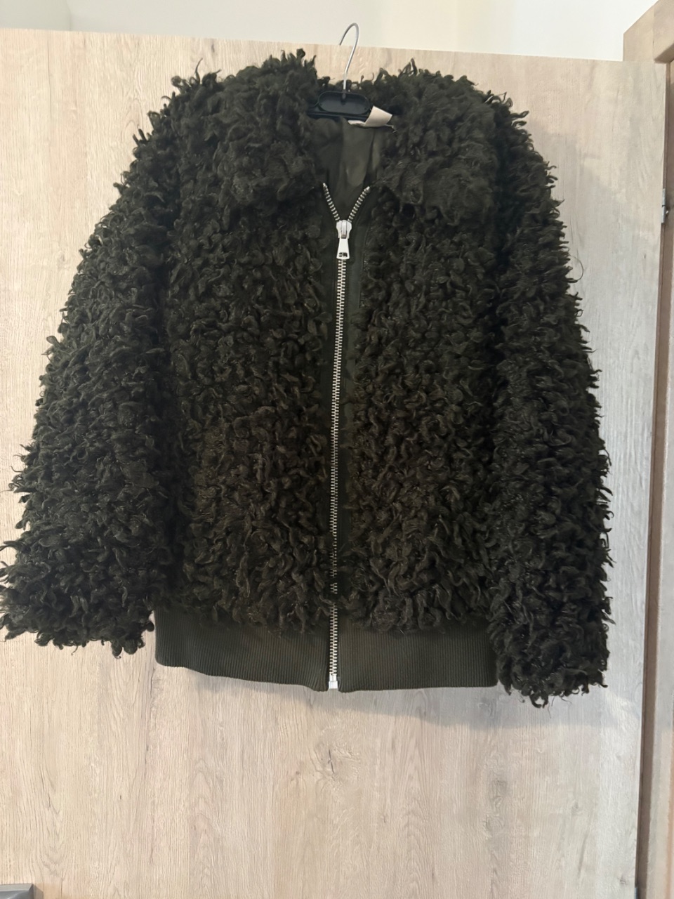 Giacca moda nera pelosa